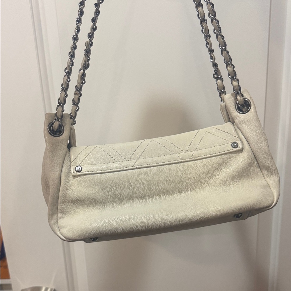 Chanel White Quilted Accordian Shoulder Bag - Picture 5 of 8